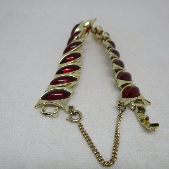 1950s Glass Cabochon Sectional Bracelet Clear Red Glass Gold Tone Metal Bracelet - Picture 8 of 9